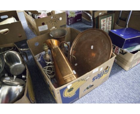 A LARGE MODERN COPPER CONICAL JUG, 12" HIGH, COPPER TRAY, LAMP AND TWO SMALL COPPER JUGS 