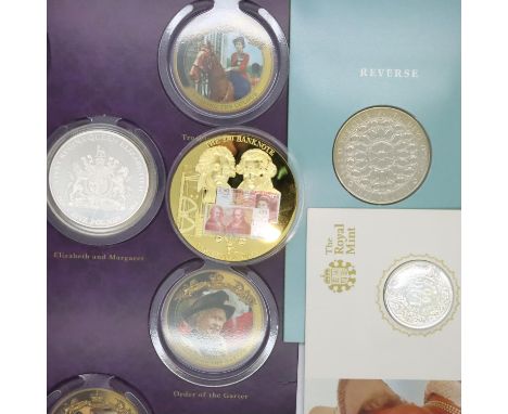 The Royal Mint 2016 £20 fine silver coin, a 2007 Diamond Wedding Crown in slip case, two collectors folders (empty), £50 Bank
