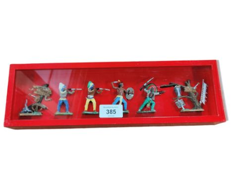 VINTAGE SET OF BRITAINS HERALD INDIAN CHIEFS IN CASE 