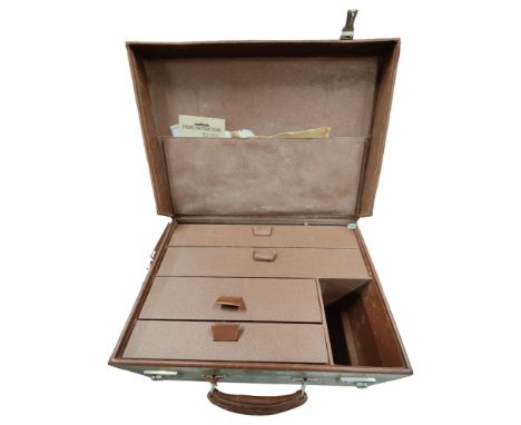 VINTAGE BROWN LEATHER TRAVELLING CASE FITTED 