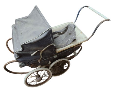 VINTAGE DOLLS PRAM 