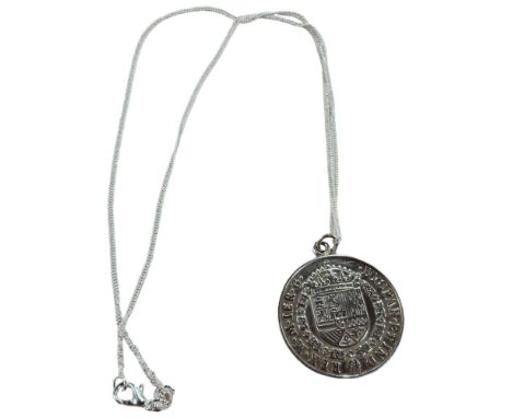 SILVER COIN PENDANT ON SILVER CHAIN 