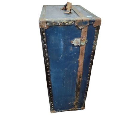 TRAVEL TRUNK 