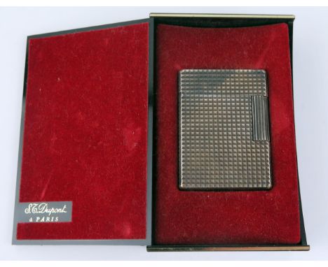 A Dupont cigarette lighter, inn original case. 
