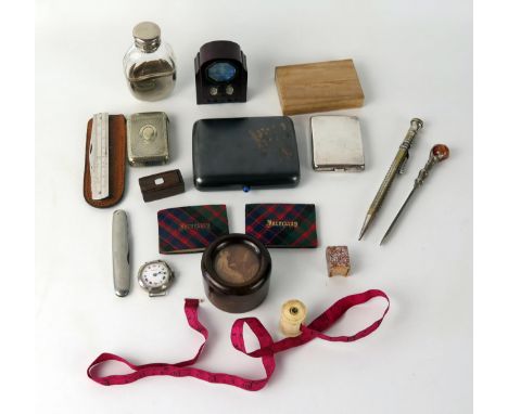 An Eversharp propelling pencil, clear glass and plate mounted miniature hip flask, vesta case, cigarette case, and other coll