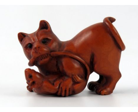 A Japanese carved boxwood netsuke of a cat and mouse, unsigned, 5cm long. 