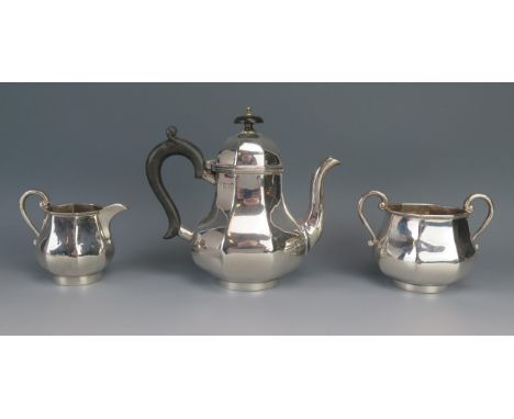 An Edward VII silver bachelors three-piece tea service, maker Holland, Aldwinckle &amp; Slater, London, 1907/08, of octagonal