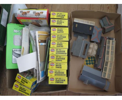 Collection of OO Scale Buildings &amp; Kits including Airfix, Hornby, Metcalfe etc. 