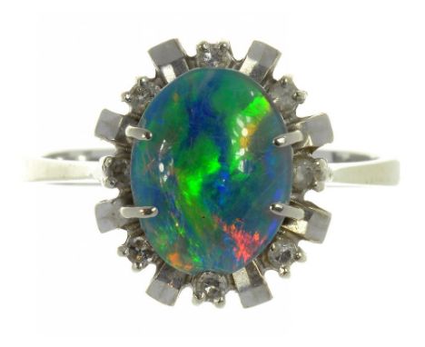 A BLACK OPAL DOUBLET RING IN WHITE GOLD, 3.7G 