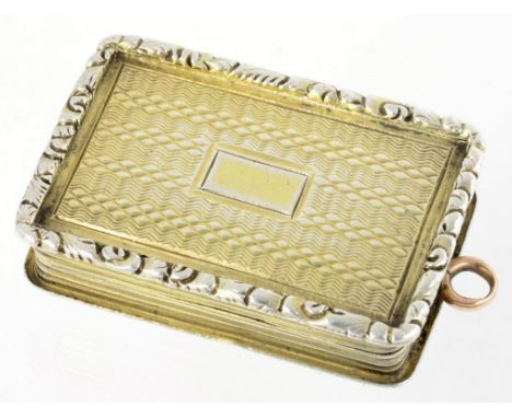 A GEORGE IV SILVER GILT VINAIGRETTE, ENGINE TURNED, ENGRAVED STYLISED FLOWER AND SCROLLING FOLIATE GRILLE, 2.7CM W, BY NATHAN