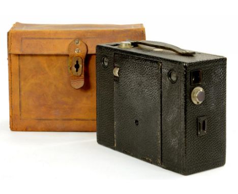 AN EASTMAN KODAK CO 'SEALSKIN' COVERED MAHOGANY AND BRASS ROLL FILM CAMERA IN UNUSUALLY FINE PRESERVATION, WITH LACQUERED AND