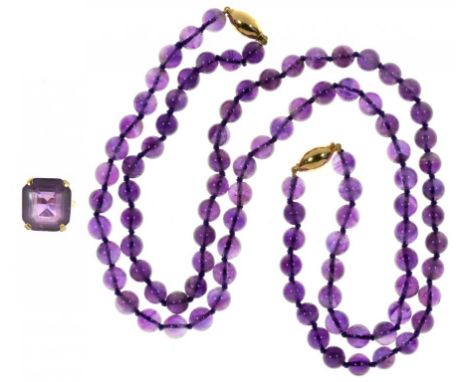 A NECKLACE OF AMETHYST BEADS, GOLD CLASP, MARKED 375 AND AN AMETHYST RING IN GOLD, MARKED 9CT 