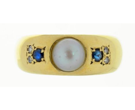 A CULTURED PEARL, SAPPHIRE AND DIAMOND RING IN GOLD, MARKED 9CT, 3.8G 