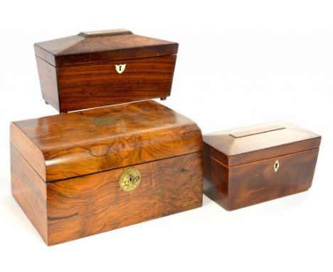 A VICTORIAN ROSEWOOD TEA CADDY OF SARCOPHAGUS SHAPE, 27CM W, A SMALLER MAHOGANY TEA CADDY AND A VICTORIAN WALNUT WORK BOX 