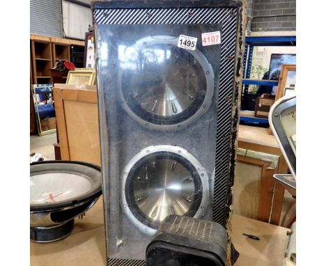 Box set of two speakers and an SPL15HQ speaker. Not available for in-house P&amp;P 