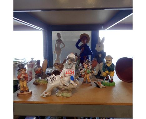 Twelve mixed figurines to include Nao and Lladro. Not available for in-house P&amp;P 