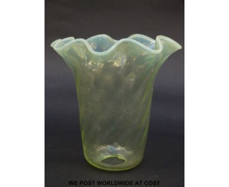 An Art Nouveau vaseline glass lamp shade, 14cm tall. 