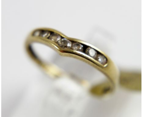 9ct gold shaped eternity ring, size O