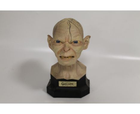 A BOXED SLIDESHOW WETA COLLECTIBLES LORD OF THE RINGS, RETURN OF THE KING "GOLLUM" POLYSTONE BUST