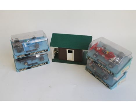 A COLLECTION OF MAINLY 1970s SCALEXTRIC ITEMS TO INCLUDE BOXED SUPER FORMULA FERRARI 312B2 (X2), JPS LOTUS, ELF TYRELL FORD, 