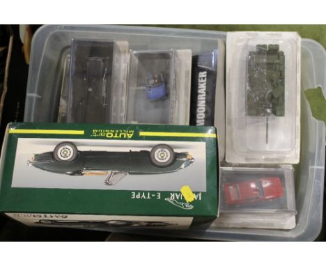 A COLLECTION OF TWENTY FOUR BOXED GE FABBRI AND CORGI JAMES BOND 007 RELATED DIECAST VEHICLES, together with a boxed Auto Art