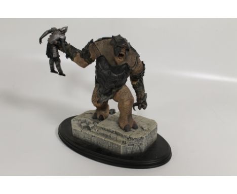 A BOXED SLIDESHOW WETA COLLECTIBLES LORD OF THE RINGS RETURN OF THE KING "BATTLE TROLL OF MORDOR" POLYSTONE STATUE