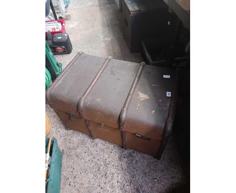 VINTAGE STEAMER TRAVEL TRUNK