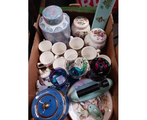 CARTON OF MISC CHINAWARE INCL; GINGER JARS, MUGS, GLASSWARE, CERAMIC DOOR KNOBS, BLUE &amp; GOLD TEA POT WITH STAND