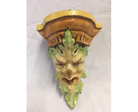 SMALL VINTAGE CHINA WALL MOUNT OF THE GREEN MAN