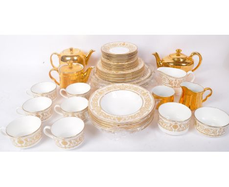 Royal Worcester -Hyde Park - A vintage 20th century bone china Royal Worcester tea and dinner service in the Hyde Park patter