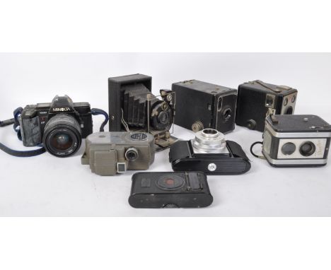 A collection of vintage 20th century camera equipment. The lot to include a Minolta 7000 camera, a Kodak Brownie Flash II cam