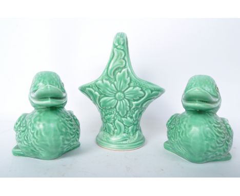 Sylvac - Three pieces of vintage retro 20th century circa. 1940's Sylvac china to include two duck figures no. 1499 and a bas