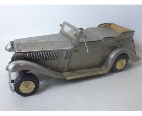A vintage trinket box in the form of a Rolls Royce, H.15 W.40 D.17cm 