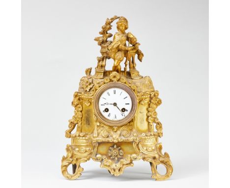 Biedermeier PenduleFrankreich, um 1830/40. Bronze. H. 34,5 cm. Schlag auf Glocke. Fadenaufhängung. Pendel. Römische Ziffern. 