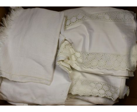 Textiles - a quantity of embroidered linen, to include pillow cases, napkins; etc.