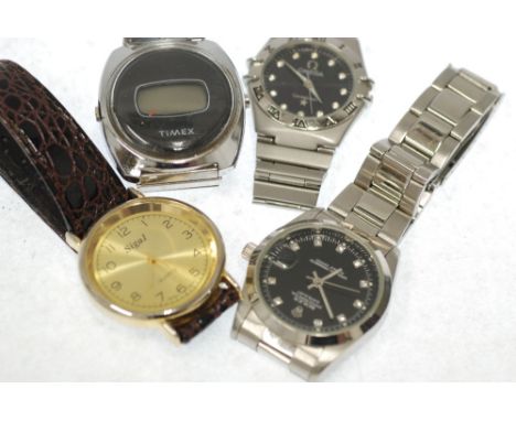GENT'S STAINLESS STEEL CASED TIMEX LIQUID QUARTZ DIGITAL WRIST WATCH, A GENT'S SIGAL QUARTZ WRIST WATCH AND TWO OTHER WRIST W