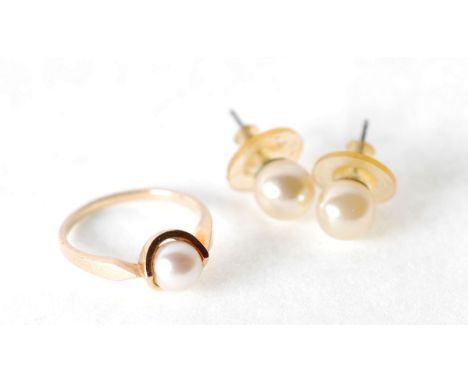 PEARL SET 18CT GOLD RING, with angular shoulders, size M ½, stamped 750, 3.3g AND A PAIR OF IMITATION PEARL STUD EARRINGS