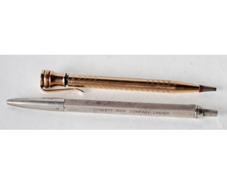ENGINE TURNED SILVER PROPELLING PENCIL, Birmingham 1960 AND AN EVERSHARP GOLD PLATED PROPELLING PENCIL (2)