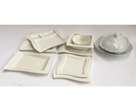 A mixed lot of white ceramic tableware to include Villeroy &amp; Boch 'New Wave' (8), Richard Ginoil, and others 