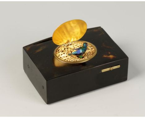 A 19TH CENTURY SWISS TORTOISESHELL SINGING BIRD AUTOMATON, the tortoiseshell box with sliding button and gilt floral engraved