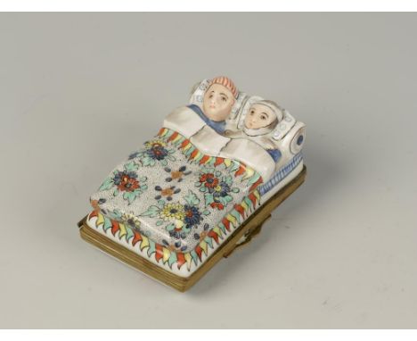 A CHANTILLY STYLE PORCELAIN ENAMELLED SNUFF BOX, modelled as a couple tucked up in bed, painted overall in polychrome, with f