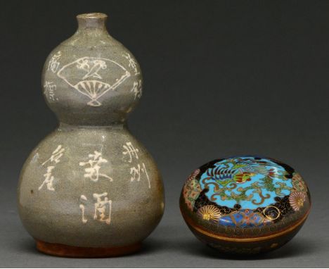 A Japanese cloisonne enamel box, kogo, 20th c, the cover decorated with phoenix on turquoise ground, 77mm diam and a Japanese
