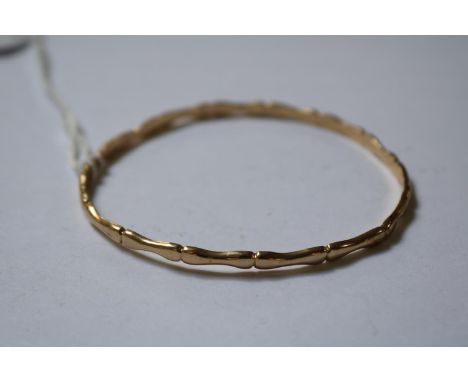 Ladies 9ct Gold (Tested) wavy design bangle 11g total weight 