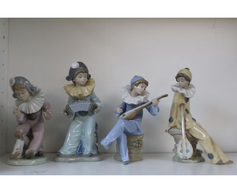 Collection of 4 Nao figures of Pierrettes 