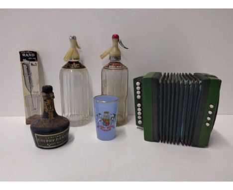 Selection of vintage items to include soda syphons. Collection only. 
