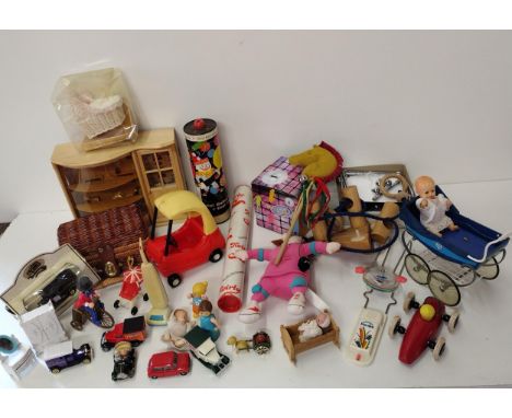 Vintage and earlier toys. Collection only. 