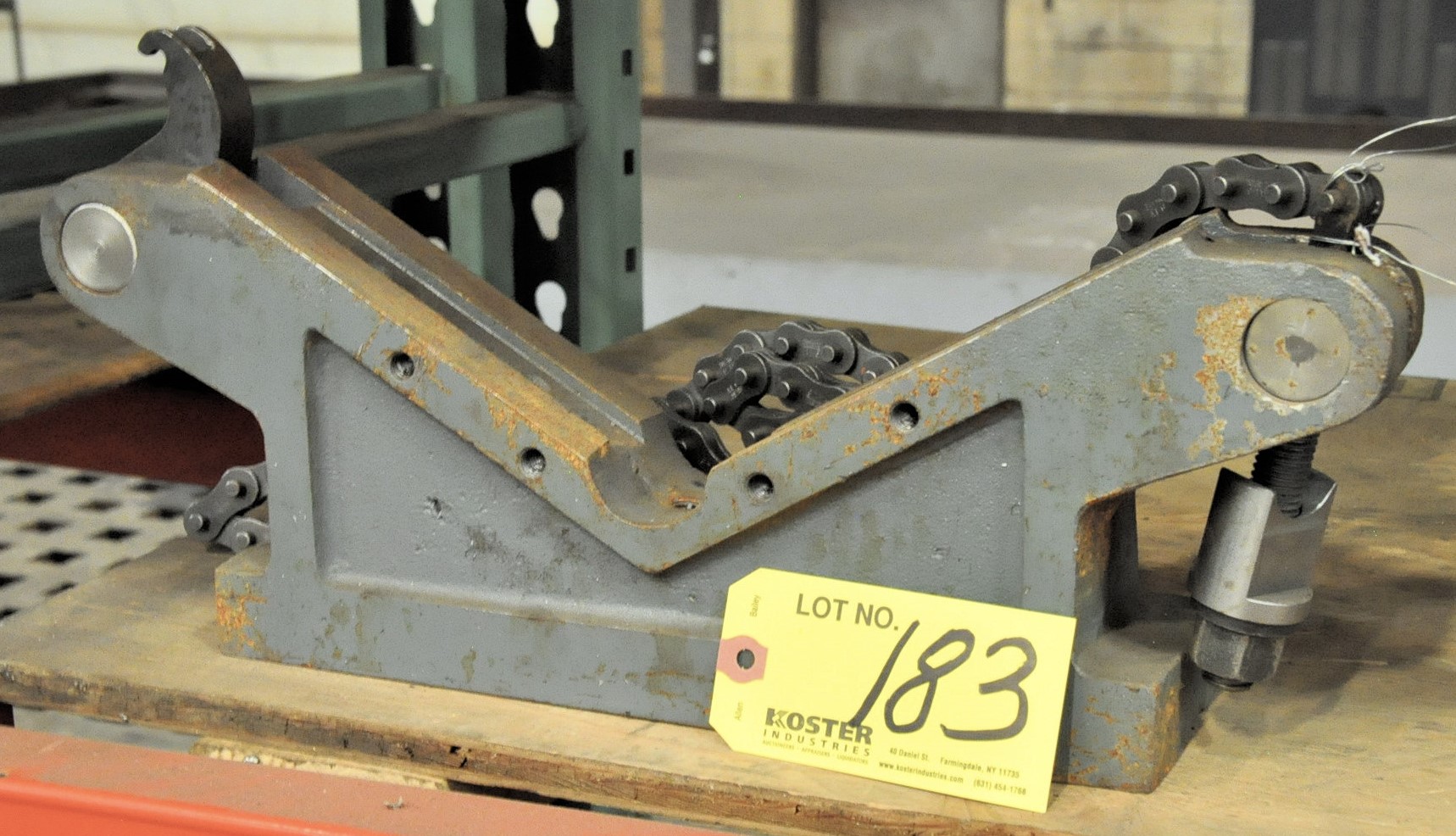 { Group of lots 182, 183 } STOCK CHAIN VISE