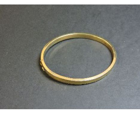 A 9ct gold hinged bangle