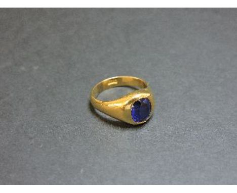 A gentleman's single stone synthetic sapphire gold ring, marked 18ct, finger size O LE