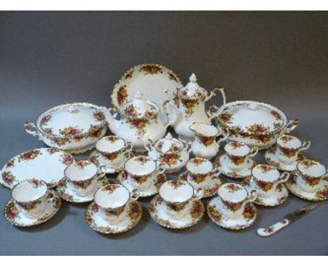 An Old Country Roses dinner, tea and coffee service, six settings